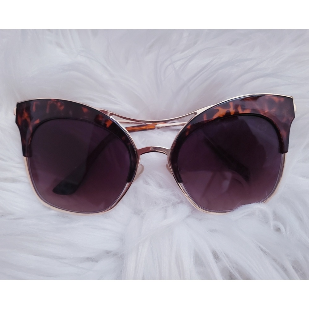 Beautiful Cat Eye Sunglasses!